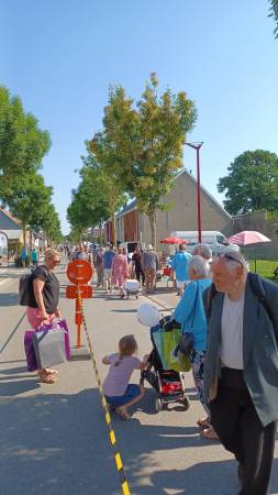 Emelkoen bruist  14 - Reuze Rommelmarkt met Boeken-, Vinyl- en CD‑Beurs in Humelgem 